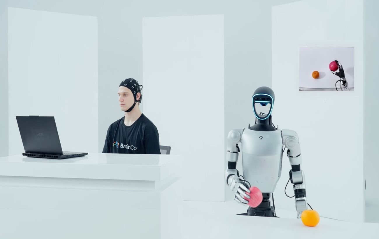 Компанія BrainCo представила платформу для керування роботами силою думки