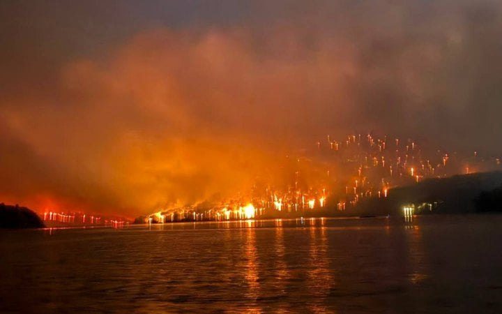 Джордж та Амаль Клуні евакуювалися з дітьми через лісові пожежі у Франції