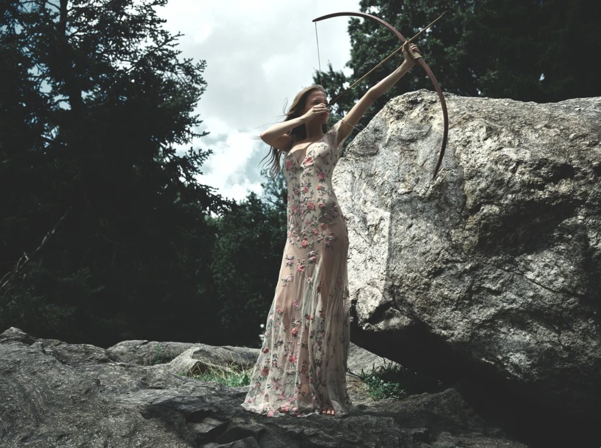 Бренд For Love & Lemons випустив колекцію за мотивами «Двору троянд і шипів»