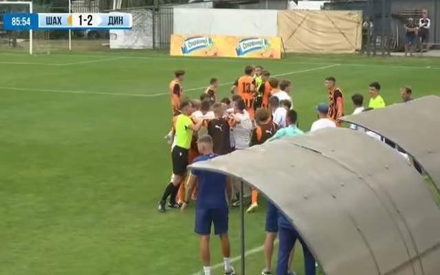Гравці «Динамо» та «Шахтаря» влаштували масову бійку в матчі U-19