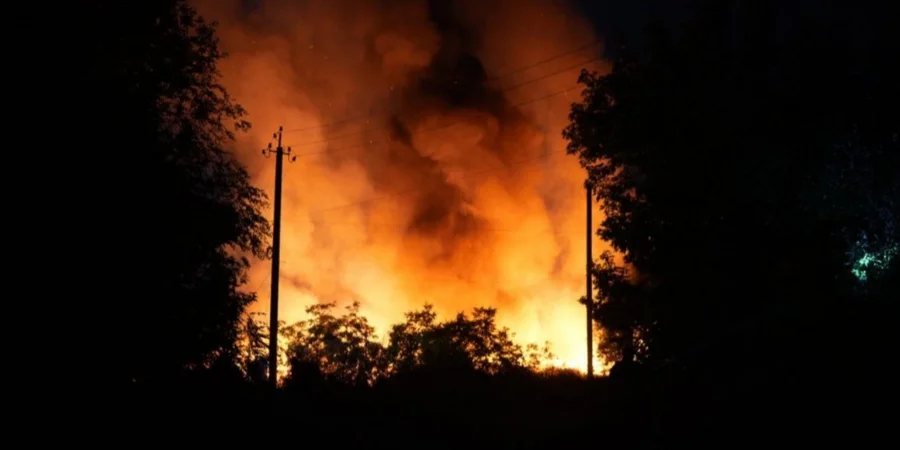РФ вдарила по Запоріжжю: пошкоджено будинки та нежитлові приміщення, виникла пожежа